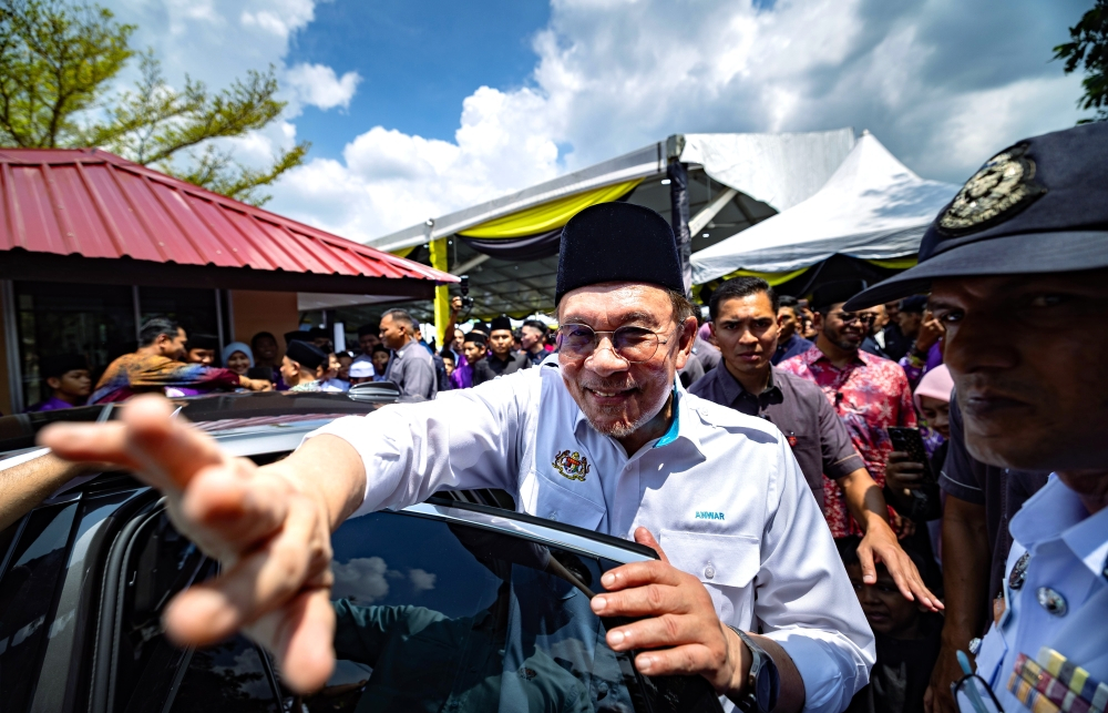 Anwar hints at bigger STR, SARA payouts if economy stays on track Prime Minister Datuk Seri Anwar Ibrahim attends the opening of the Perak Pondok and Religious Schools Gathering at Maahad Al-Ummah in Chemor, Perak on July 19, 2026. — Bernama pic