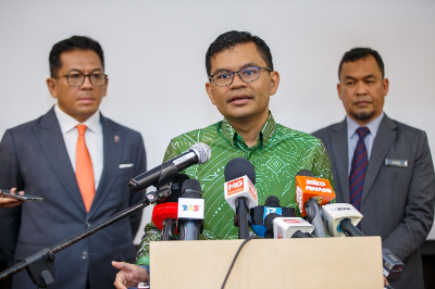 Economy Ministry must bridge gap between GDP figures and people’s lived reality, says minister Economy Minister Akmal Nasir Nasrullah today said his ministry must address the perception gap between the country’s growth data and what is felt on the ground. — Picture by Raymond Manuel