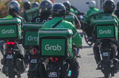 What would you do if food deliveries, e-hailing prices go up in Malaysia? 82pc surveyed say will reduce or stop using In consumer research company Rakuten Insight’s latest survey, 82 per cent of the 1,003 Malaysian respondents said they would change their behaviours (including reducing or not using these services) if ride-hailing or food delivery prices continue to rise due to fuel costs. — Picture by Farhan Najib