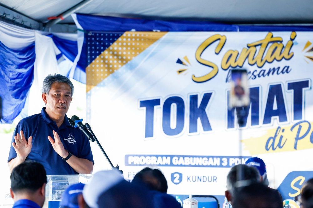 Tok Mat warns UNHCR: Cooperate on refugee screening in Malaysia or face exit Barisan Nasional deputy chairman Datuk Seri Mohamad Hasan speaks during a community gathering at Kampung Pedas Tengah in Rembau on July 23, 2026. — Bernama pic