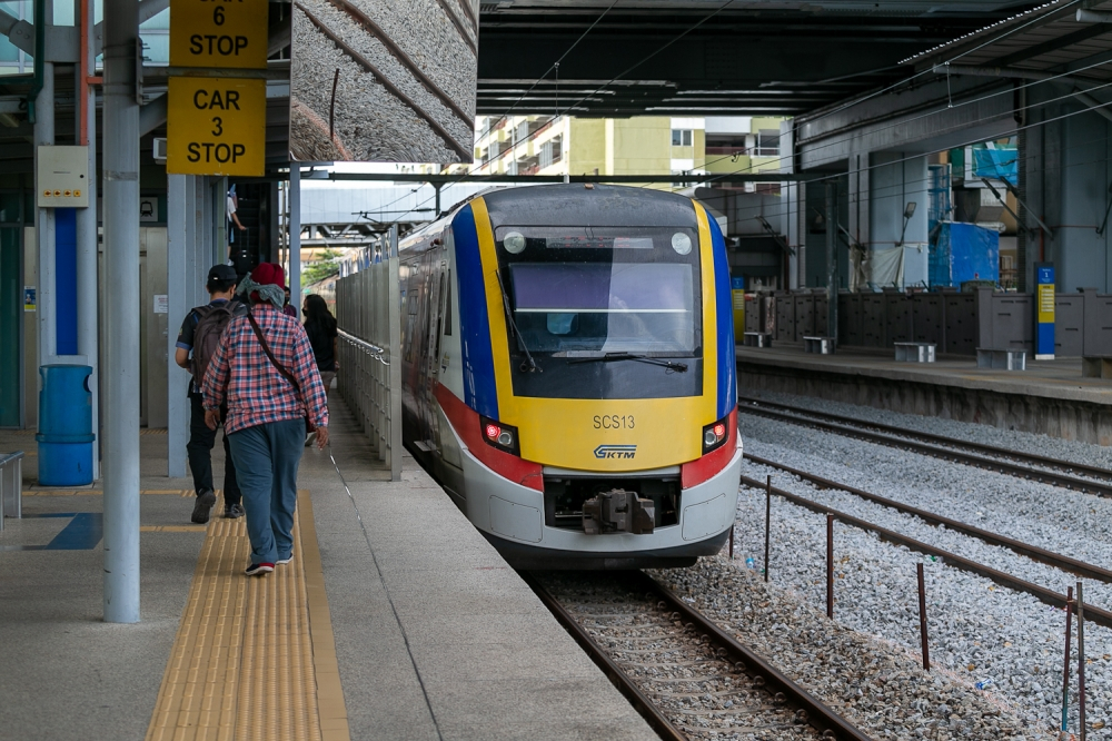 KTMB boosts Komuter and ETS services for Negeri Sembilan election, pauses KVDT2 works A KTM Komuter train arrives at the Kajang station in Selangor in this file photograph taken in 2022. — Malay Mail pic
