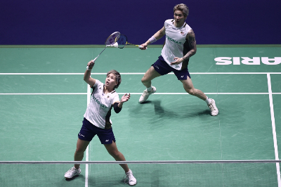 ACL recovery sidelines defending champions Chen Tang Jie-Toh Ee Wei from World Championships The Badminton Association of Malaysia (BAM) confirmed the withdrawal in a statement today, saying Toh Ee Wei is continuing her rehabilitation following knee surgery after suffering an anterior cruciate ligament (ACL) injury to her left knee during the pair’s quarterfinal match at the 2026 Singapore Open in May. — AFP file pic