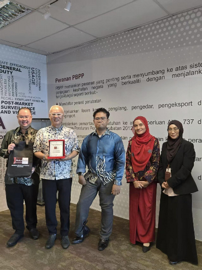 OBOR Economic Friendship Association, Medical Device Authority and University of Cyberjaya explore medical technology collaboration SME Association of Malaysia chief AI adviser Dr KP Chiew (2nd left) and representatives from the OBOR Economic Friendship Association, Medical Device Authority and University of Cyberjaya during preliminary discussions on potential collaboration in medical technology, healthcare innovation and research. — Picture courtesy of OBOR Economic Friendship Association