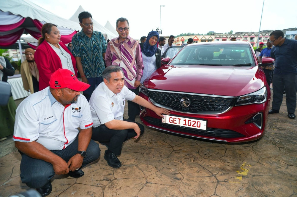 A fresh start: Teksi Madani policy looks at uplifting taxi drivers Transport Minister Anthony Loke said the programme was inspired not merely by statistics, but by what he repeatedly witnessed during constituency programmes with taxi drivers. — Picture via Facebook/JPJ