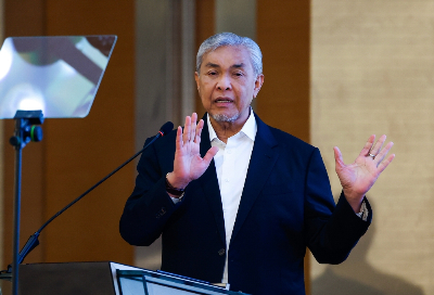 Zahid says Tabung Haji RCI review should cover recovery period too Deputy Prime Minister Datuk Dr Ahmad Zahid Hamidi delivers his speech at the Negeri Sembilan Entrepreneurs Gathering Programme at D'Tempat Country Club, Bandar Sri Sendayan. — Bernama pic