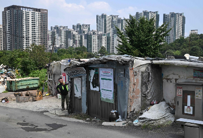 Air‑con divides Seoul: Gangnam’s rich stay cool as Guryong villagers wilt in brutal heat Tenants in one of Seoul’s last shanty towns suffer headaches in the savage heat. — AFP pic