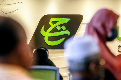 Tabung Haji reaffirms depositors’ zakat payments valid, Shariah-compliant A depositor waits at a counter inside Menara Tabung Haji on Jalan Tun Razak in Kuala Lumpur on April 28, 2023. — Malay Mail pic