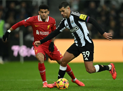 Arsenal target Guimaraes as Newcastle brace for fresh transfer battle Newcastle United’s Brazilian midfielder Bruno Guimaraes (right) vies for the ball with Liverpool’s Luis Diaz during their Premier League match at St James’ Park in Newcastle-upon-Tyne. Guimaraes’ future at Newcastle is uncertain amid reported interest from Arsenal. — AFP pic