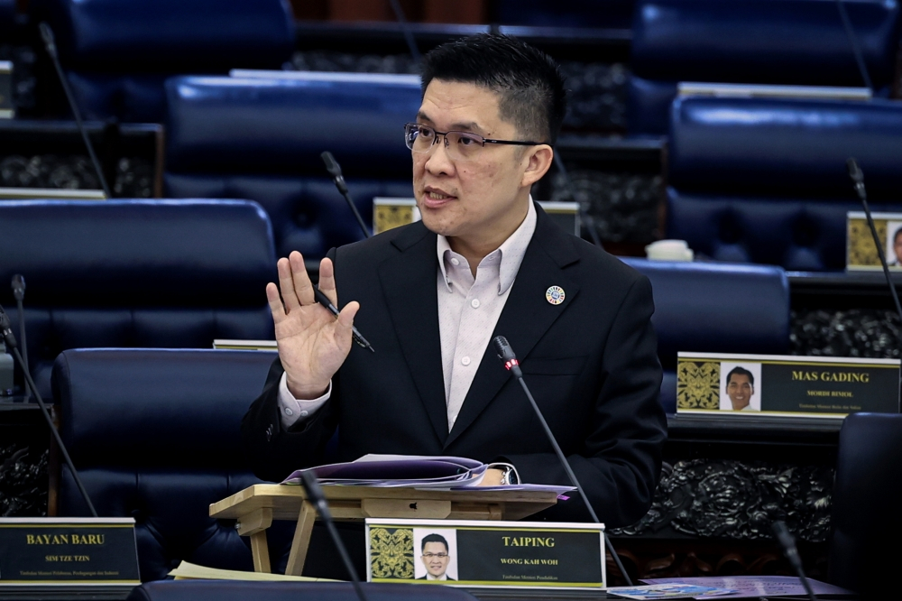 State and district education offices to nominate schools for MOE reform initiative, each to get RM100,000, says deputy minister Deputy Education Minister Wong Kah Woh said 10 high-performing schools in each district, comprising five primary and five secondary schools, will be selected based on their academic achievement, co-curricular performance, and student character development. — Bernama pic