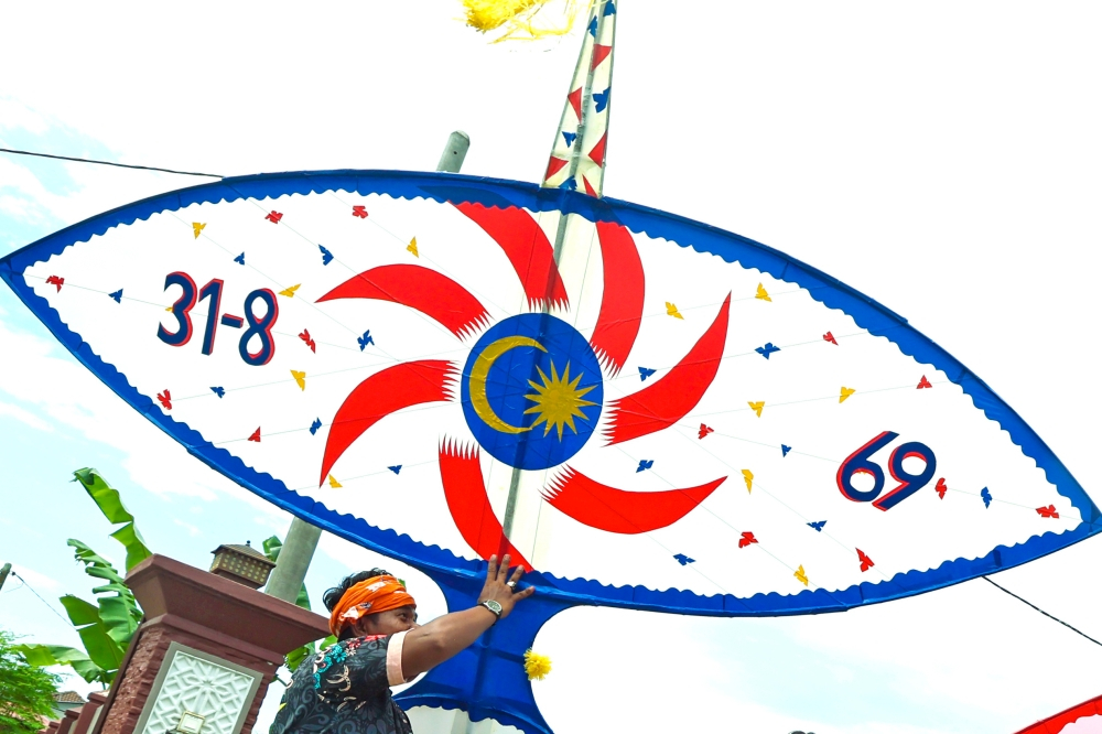 Traditional ‘wau’ set to soar over Kelantan for National Day ‘Wau’ maker Mohd Norazizi Mustapha, 45, from Kampung Padang Bongor, Binjai, flies one of his two mega ‘wau’ ahead of the Merdeka Mega Kite Competition 2026 at Pantai Cherang Laut, Kampung Senok, Bachok, on August 30 and 31. — Bernama pic