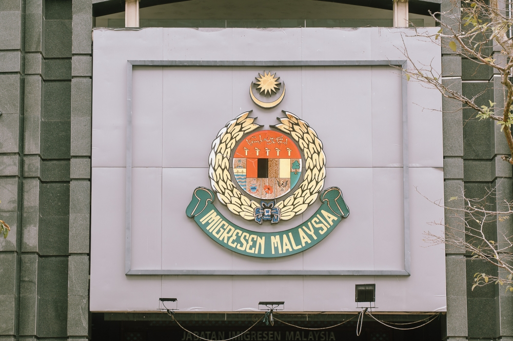 Immigration investigates video of vehicle reportedly misusing department logo Immigration director-general Datuk Zakaria Shaaban said the department is investigating the unauthorised use of its logo on a vehicle reportedly driven by a foreign national. — Picture by Raymond Manuel