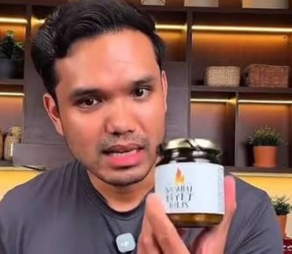 Whopping 150,000 jars in 114 seconds: Khairul Aming’s Sambal Nyet Bilis sells out before you can say ‘tambah nasi’ (VIDEO) Khairul Aming’s latest Sambal Nyet release draws attention to the fishermen behind one of Malaysia’s most familiar ingredients. — Social media screengrab