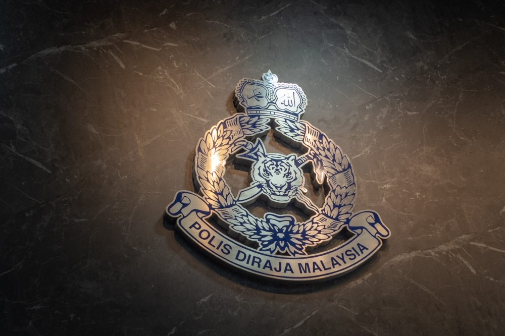 Number forecast operator doused in petrol and set ablaze while working in Kepong Police are hunting a man who allegedly set a 62-year-old woman on fire at a number forecast outlet in Taman Pusat Kepong, Kuala Lumpur. — Picture by Raymond Manuel