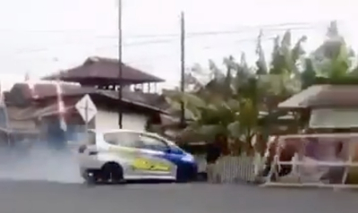 Indonesia drag car race crash kills eight, say police (VIDEO) One witness, Areng Mokoginta, told reporters yesterday the accident happened when a race car skidded shortly after the start. — Social media screenshot