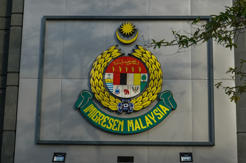 Immigration blames airline systems for long-validity passport headaches Airlines, not foreign immigration, behind the over-10-year passport snag, says Immigration director-general Datuk Zakaria Shaaban. — File picture by Shafwan Zaidon