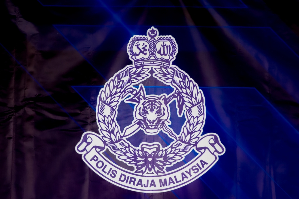 Sri Muda petrol station brawl sees man slashed with machete, police confirm investigation underway Police have arrested three suspects in two separate cases involving an armed robbery and a break-in in Langkap and Teluk Intan, Perak. — Picture by Raymond Manuel