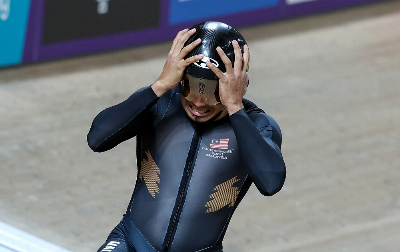 After Commonwealth gold, Azizulhasni sets sights on possible LA28 return National track cycling star Datuk Mohd Azizulhasni Awang reacts after his men’s sprint campaign ended in the quarter-finals at the Glasgow 2026 Commonwealth Games, a day after winning gold in the keirin event. — Bernama pic