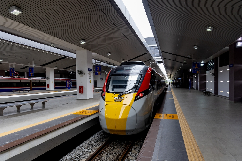 KTMB adds 124 ETS, EMU Plus services, nearly 39,000 seats for National Day, school holidays In a statement today, KTMB said 100 additional ETS services, offering 31,600 seats, would operate over 10 days from August 21 to 23, August 28 to 31, and September 4 to 6. — Picture by Firdaus Latif