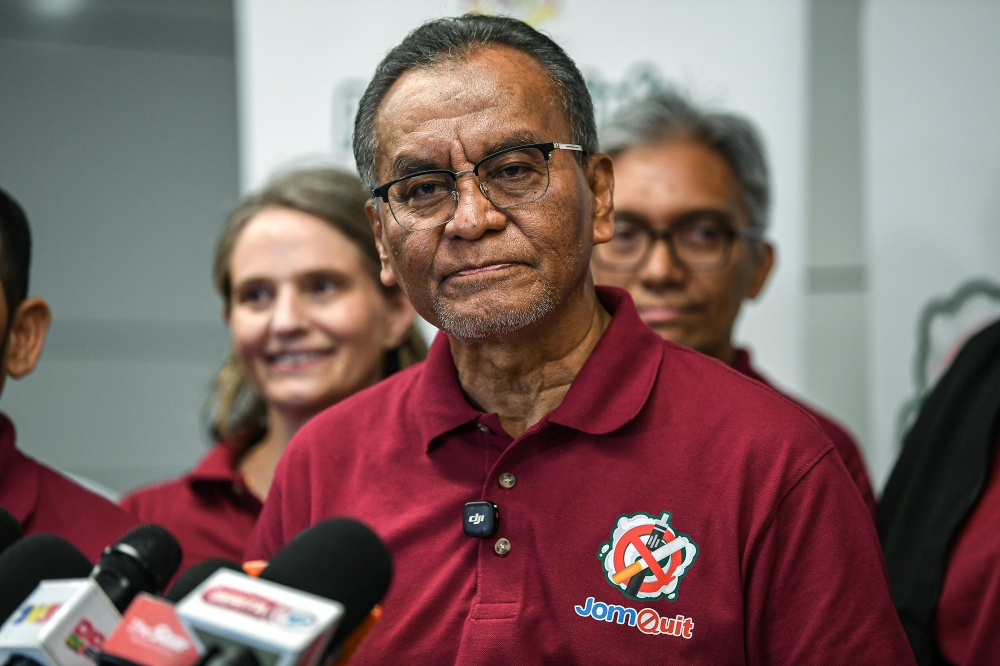Health minister warns contractors: Show progress or risk losing MOH projects Health Minister Datuk Seri Dzulkefly Ahmad said in a Facebook post today that such action is necessary to ensure planned projects are completed according to requirements so that the public can enjoy the benefits promptly, while also preventing the waste of public funds. — Bernama pic