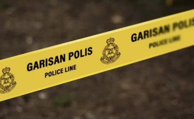 Police confirm body found inside suitcase in Sungai Perak is female Kuala Kangsar police chief ACP Heisham Harun said the discovery of an unidentified woman’s body in a suitcase near the Lembah Kuala Kangsar jetty is being investigated as murder. — Bernama pic