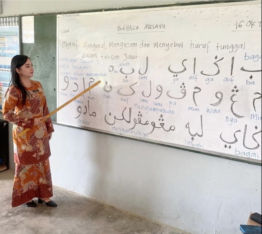 Sabah teacher uses Jawi to bridge cultural and religious differences in Beluran The 36-year-old teacher at Sekolah Kebangsaan Bawang in Beluran sees Jawi lessons as an opportunity to broaden students’ understanding of the national language’s heritage, particularly among those who initially viewed the script as foreign and linked it exclusively to Islam. — Picture via Facebook