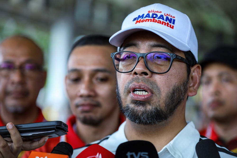 Minister warns against immoral behaviour, stresses mosques and surau must remain sacred spaces Minister in the Prime Minister’s Department (Religious Affairs) Senator Dr Zulkifli Hasan stresses mosques and surau must be respected and their sanctity preserved. — Bernama pic