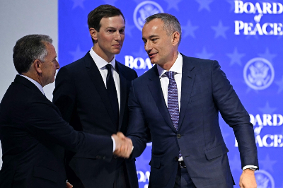 Kushner meets Netanyahu after talks with Hamas on Gaza plan US Special Envoy Steve Witkoff (left) shakes hands with Nickolay Mladenov, Bulgarian High Representative for Gaza (right) next to US businessman Jared Kushner at the