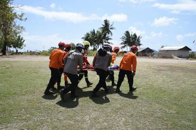Indonesia family finds 84-year-old woman alive days after earthquake This handout picture taken and released on August 19, 2026 by Indonesia's Search and Rescue Agency (BASARNAS) shows rescue personnel evacuating a person on a stretcher in East Manggarai, following a 7.7-magnitude earthquake that struck Indonesia's Flores island on August 15. The number of people displaced and injured by a powerful earthquake three days ago has jumped significantly, emergency officials said on August 18, with at least 40,000 people living in temporary shelters. — Indonesia Search and Rescue agency handout via AFP