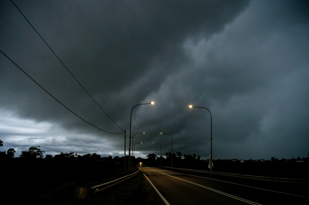 Thunderstorm warning in effect for Sarawak, Sabah, and Labuan Storm clouds are seen over Alor Setar city on May 16, 2026. — Bernama pic