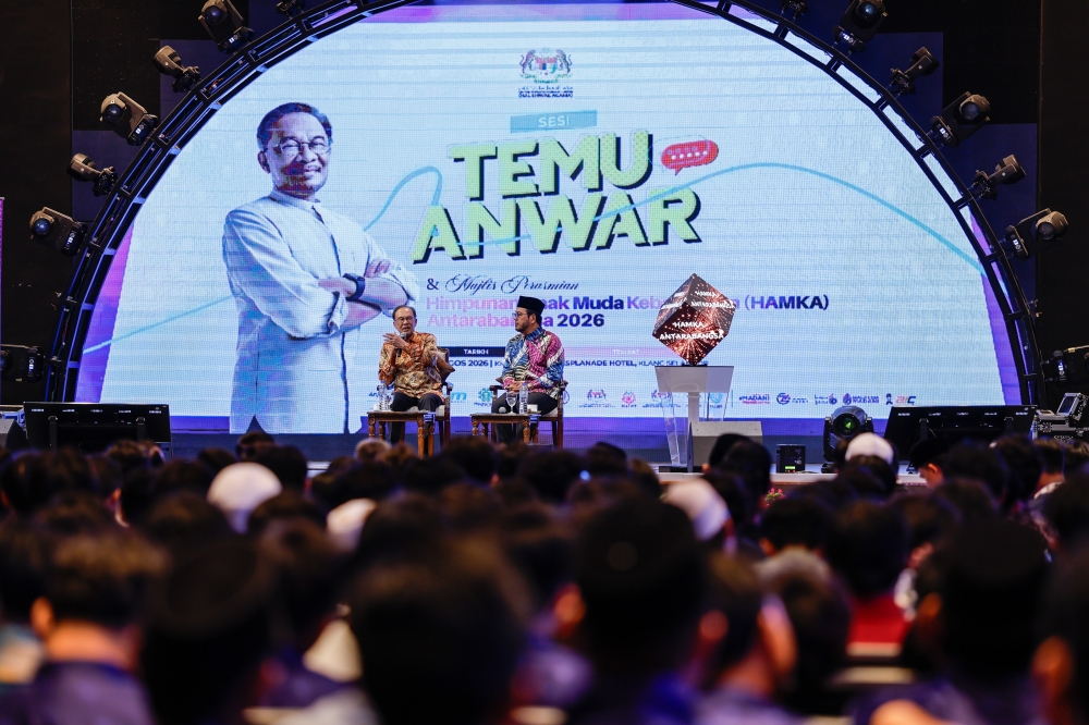 Anwar to attend 27th Annual Leaders’ Consultation during two‑day working visit to Brunei beginning tomorrow Prime Minister Datuk Seri Anwar Ibrahim during a question-and-answer session with students at the 'Temu Anwar' event in Klang August 20, 2026. — Bernama pic