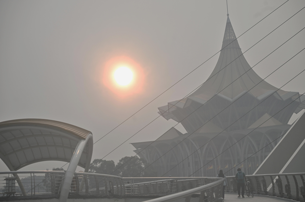 DOE tracks 68 stations nationwide, no areas report good air as haze worsens Nationwide air quality mostly moderate, no areas record good, very unhealthy or hazardous. — Bernama pic