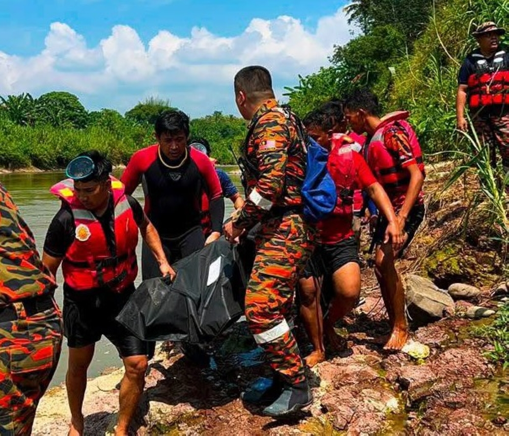 Two boys, 13 and 16, found dead after being swept away by strong currents in Sabah Fire and rescue personnel recovered the bodies of two teenage boys who were swept away by strong currents in Sungai Pegalan at Kampung Bakti, Sabah. — Picture via Facebook/BombaKeningau