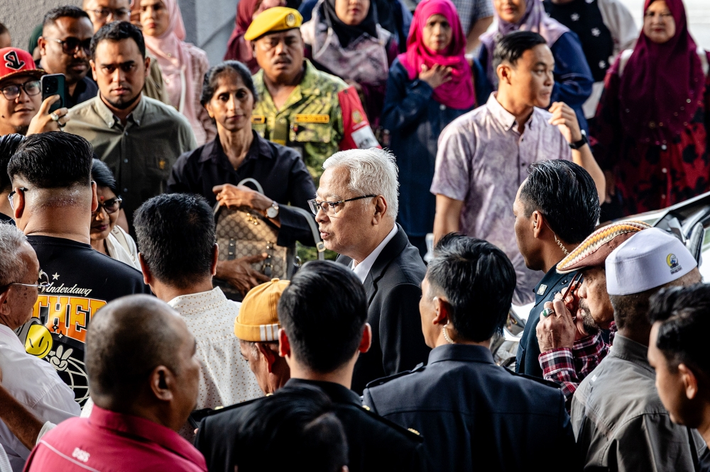 More than 80 Ismail Sabri supporters travel three hours from Bera to KL court complex Former prime minister Datuk Seri Ismail Sabri Yaakob is pictured at the Kuala Lumpur High Court Complex on August 27, 2026. More than 80 supporters of the former prime minister turned up at the court complex this morning to show their support. — Picture by Firdaus Latif
