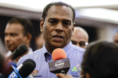 Former HR minister M Saravanan arrives at KL court to cheers from supporters The Tapah MP was escorted by several Malaysian Anti-Corruption Commission (MACC) officers before being greeted by his supporters. — Bernama file pic