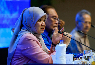 Fadhlina orders MOE integrity unit to probe case of Year Four pupil who died after sports event Education Minister Datuk Seri Fadhlina Sidek speaks as a panellist at the Malaysia MADANI Scholars Forum Series 13 themed “Future Education and the Universities and University Colleges Act (UUCA)” at Dewan Tunku Canselor (DTC), Universiti Malaya in Kuala Lumpur on August 26, 2026. — Bernama pic