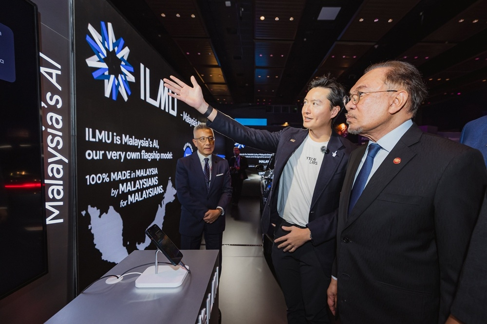 AI Untuk Rakyat: Malaysians aged 18-30 can redeem three months of ILMUchat Pro worth RM150 for free — here’s how The AI Untuk Rakyat programme targets 100,000 Malaysians aged between 18 and 30, which is inline with Prime Minister Anwar Ibrahim’s announcement yesterday. — SoyaCincau pic