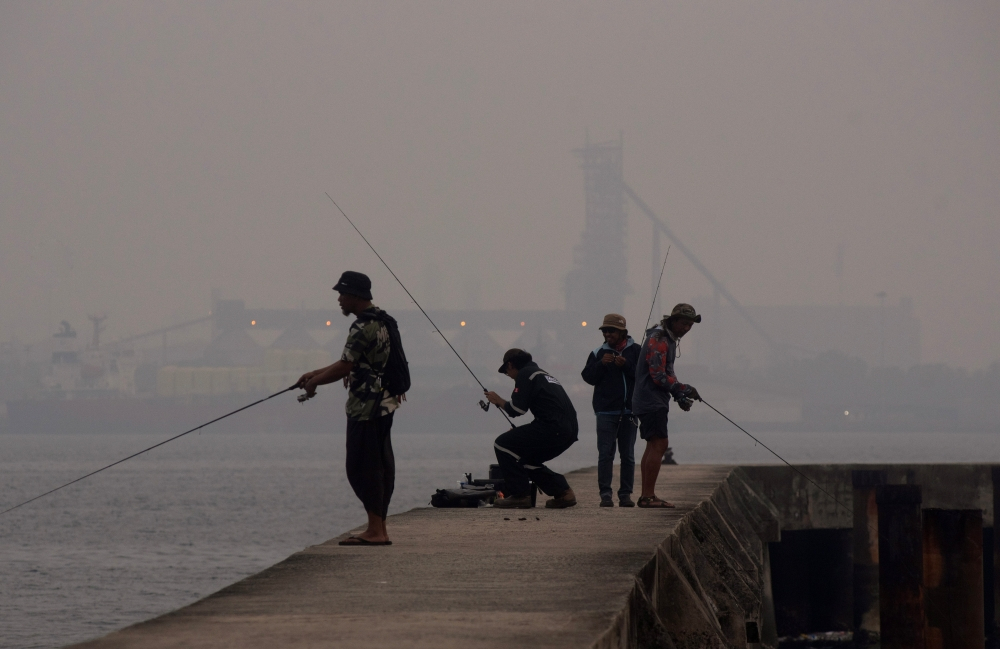 Sarawak haze crisis: Kuching API hits 407, six areas in hazardous zone Hazy conditions are seen at the Labuan Public Marina Jetty, on August 31, 2026. — Bernama pic