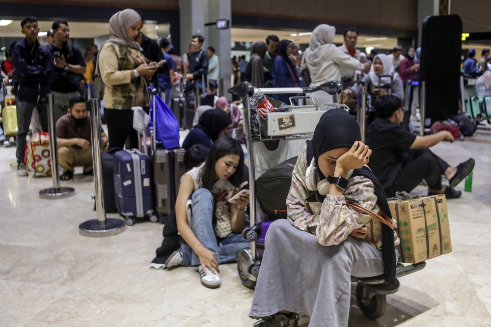 Anak Krakatau chaos strands Malaysians in Jakarta, with hotels full and next flights two days away Travellers wait at the Soekarno-Hatta airport in Tangerang, Indonesia on September 6, 2026 after scheduled flights were cancelled due to ash clouds, following the eruption of Mount Anak Krakatau near Jakarta. — AFP pic