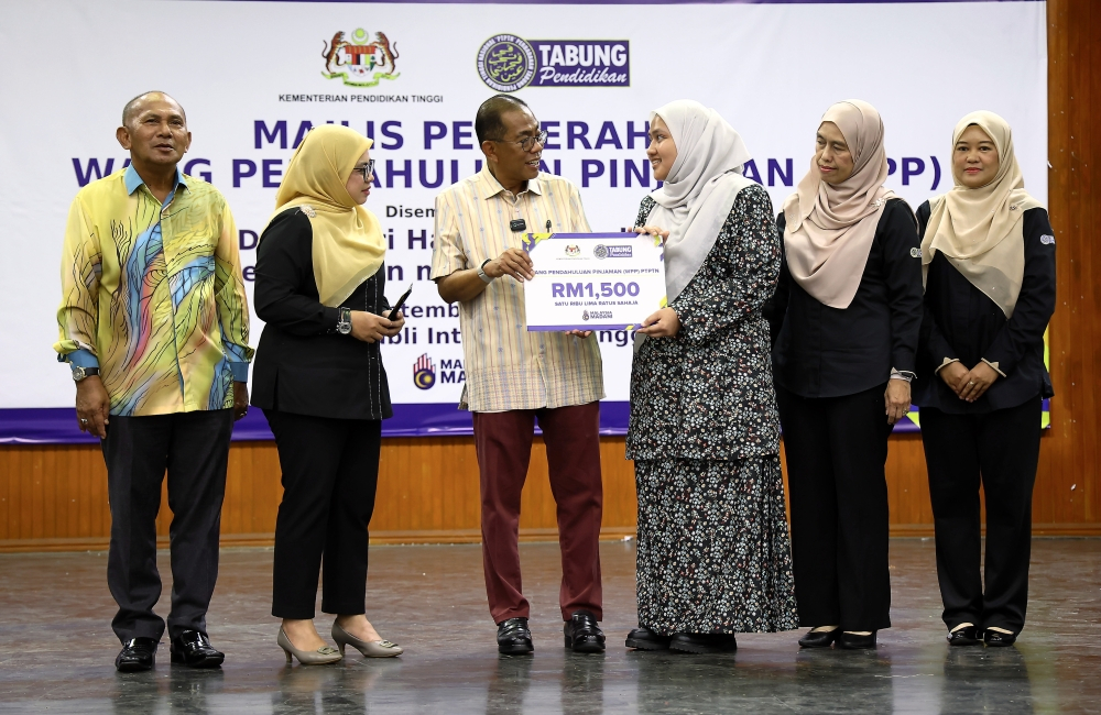Over 26,000 new undergraduates to benefit from RM1,500 PTPTN advance payments In a statement, PTPTN said the RM39.7 million scheme benefits 26,457 students entering bachelor’s degree programmes at public universities and polytechnics for the September 2026 intake. — Bernama pic