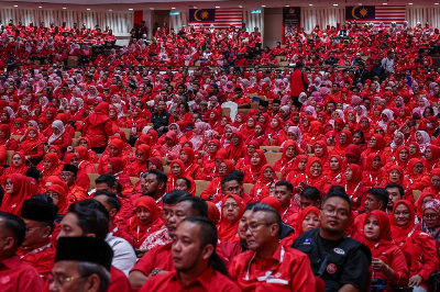 As Umno general assembly begins today, Malay unity, PAS-PN ties and the battle for Melaka set to dominate discussions Umno delegates attend the President’s Briefing held in conjunction with the Umno General Assembly, taking place from January 14 to 17 at the World Trade Centre Kuala Lumpur (WTCKL). — Bernama pic