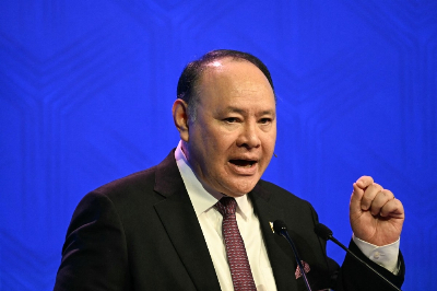 Philippine defence chief accuses China of ‘bullying’ after receiving South China Sea note at Seoul forum Philippines’ Secretary of National Defence Gilberto Teodoro Jr Secretary Gilberto Teodoro was on stage for a panel discussion at the Seoul Defence Dialogue yesterday when he received a paper from what appeared to be an event staffer, video shows. — AFP pic