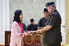King presents appointment instruments to Court of Appeal, High Court judges His Majesty Sultan Ibrahim, King of Malaysia, presents the instrument of appointment to Court of Appeal judge Alice Loke Yee Ching at Istana Negara today. — Bernama pic