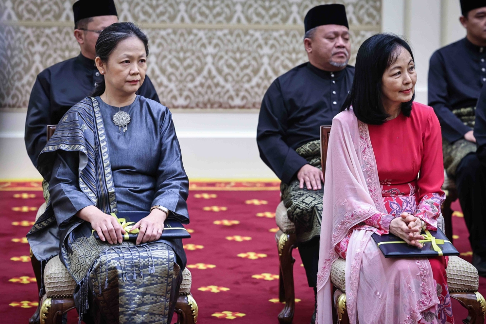 Judges Alice Loke and Elaine Yap take oaths, marking new appointments in Malaysian judiciary Court of Appeal judge Alice Loke Yee Ching (right) and High Court judge Elaine Yap Chin Gaik at Istana Negara today. — Bernama pic