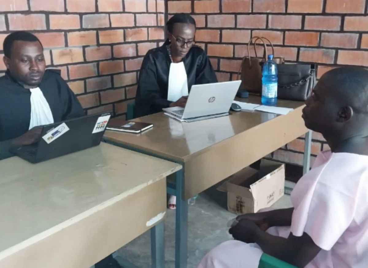 LAF defence lawyers assisting suspect to understand the case and deciding on how they will negotiate with the prosecution LAF defence lawyers assisting suspect to understand the case and deciding on how they will negotiate with the prosecution