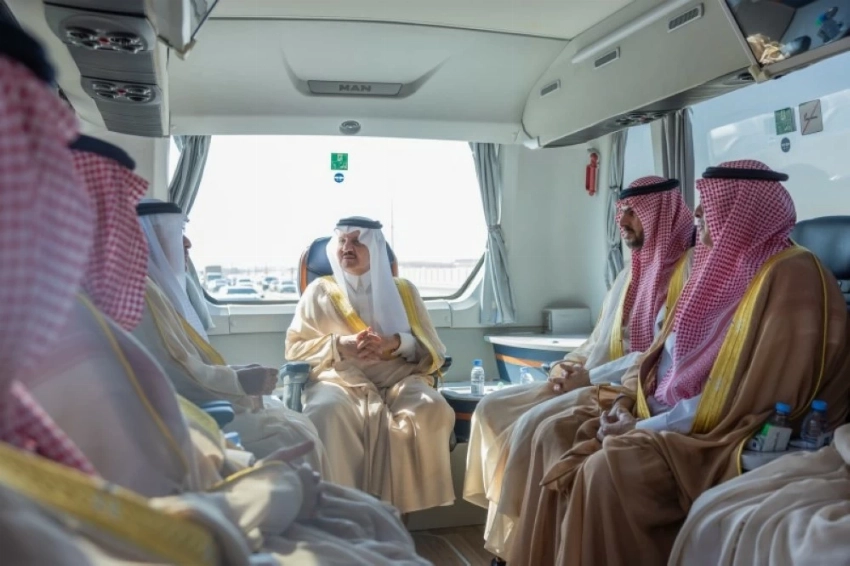 أمير الشرقية يزور ملعب أرامكو ويطّلع على سير العمل في المشروع
