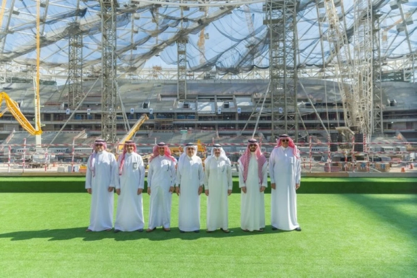 أمير الشرقية يزور ملعب أرامكو ويطّلع على سير العمل في المشروع