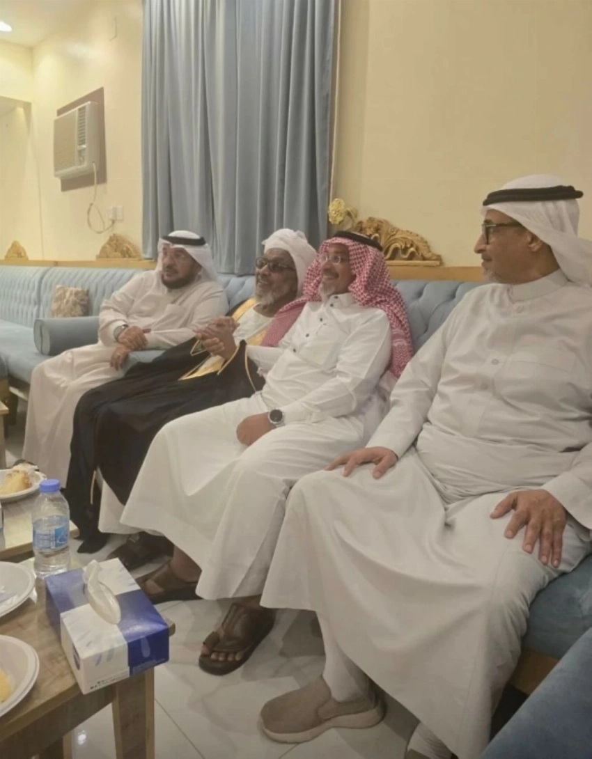 بعد نصف قرن.. طلاب الليث يردّون الجميل لمعلمهم عمر أبشر