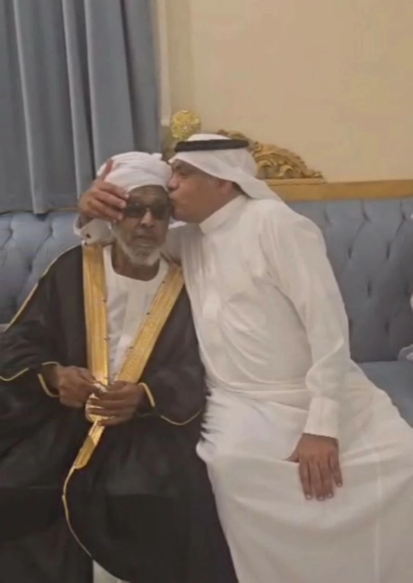 بعد نصف قرن.. طلاب الليث يردّون الجميل لمعلمهم عمر أبشر