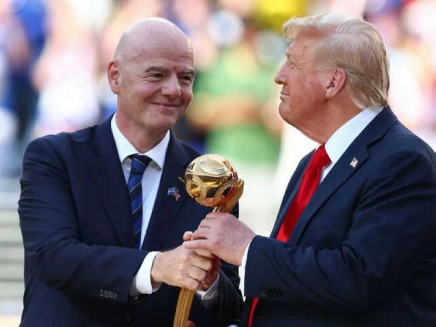 رئيس الفيفا في قفص الاتهام بسبب دعم ترمب !