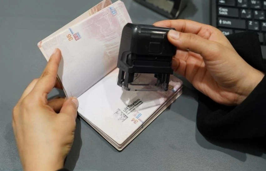 ختم خاص للقادمين إلى المملكة عبر مطار الملك خالد